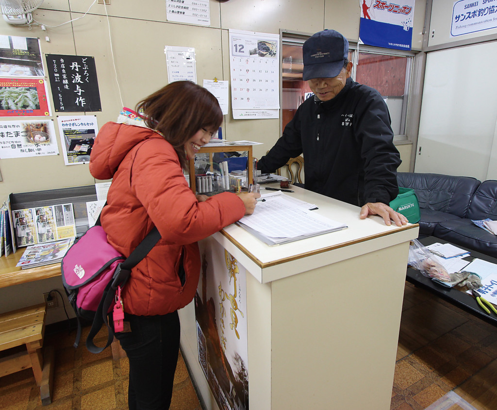 ワカサギってどう釣るの どこで釣れるの ワカサギ釣り入門マニュアル 関西 ニュース つりそく 釣場速報