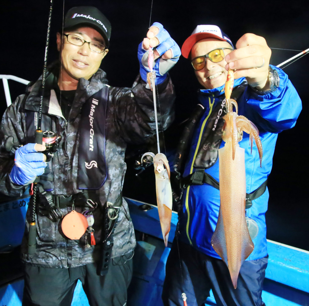 デイからノリノリ イカが大爆釣 最新ロッドで攻略するオモリグ イカメタル ニュース つりそく 釣場速報